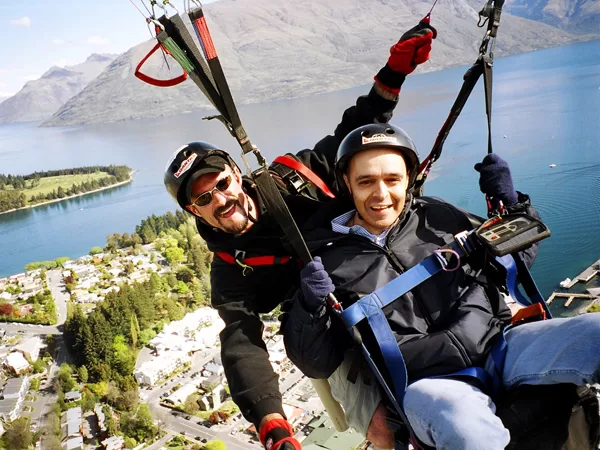 Tandem Paragliding, Queenstown, New Zealand, 25.10.2004